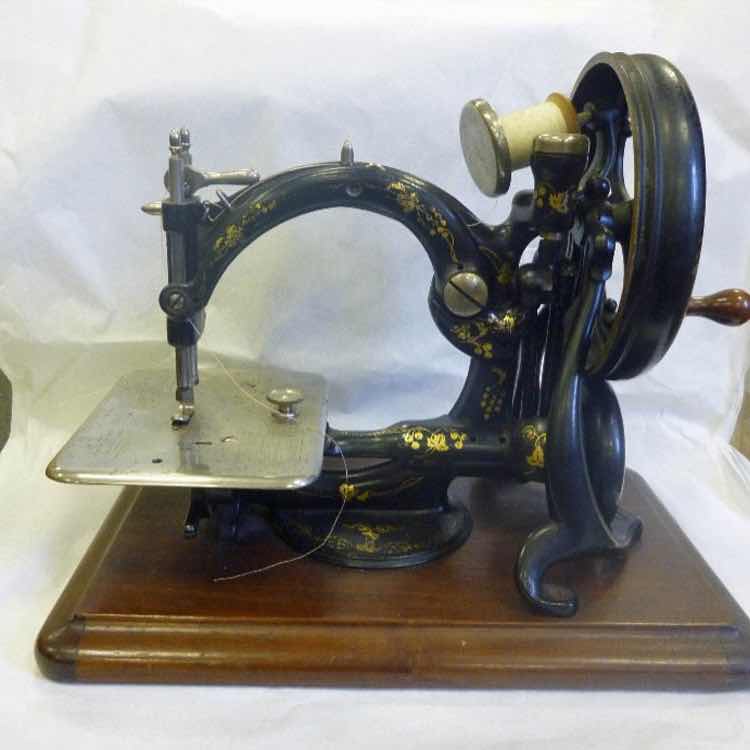Sewing Machine - Wilcox & Gibbs<br><br>MALWS:2015.122 Image Description