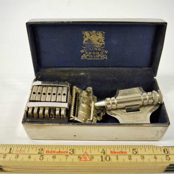 Safety Razor<br><br>MALWS:2016.421 Image Description